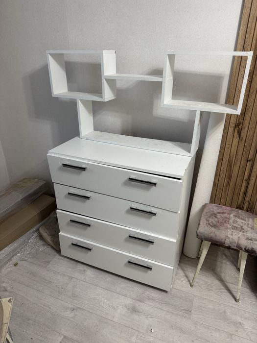 Отдам бесплатно комод и полки