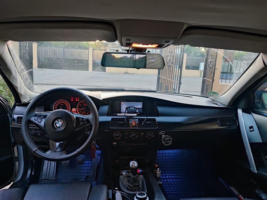 BMW Seria 5 520i (2.2 benzină)
