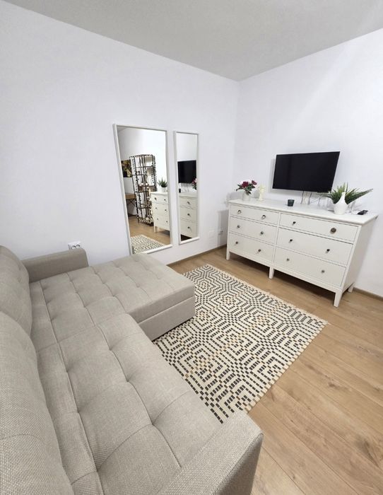 Proprietar, garsoniera Titan, 1 minut metrou, prima inchiriere