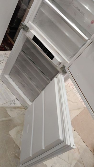 Встроенный  холодильник б/у.