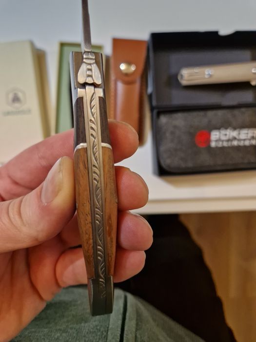 Чисто нов  нож Boker titanium S35VN и чисто нов нож Laguiole