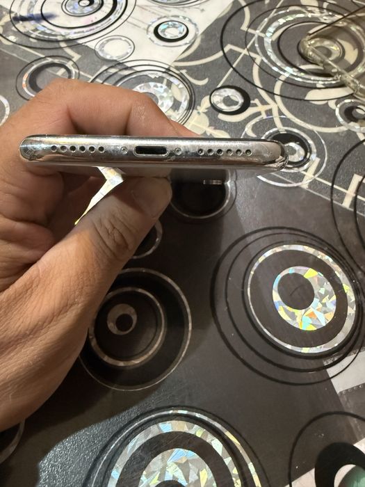 Продавам iphone X 64 GB