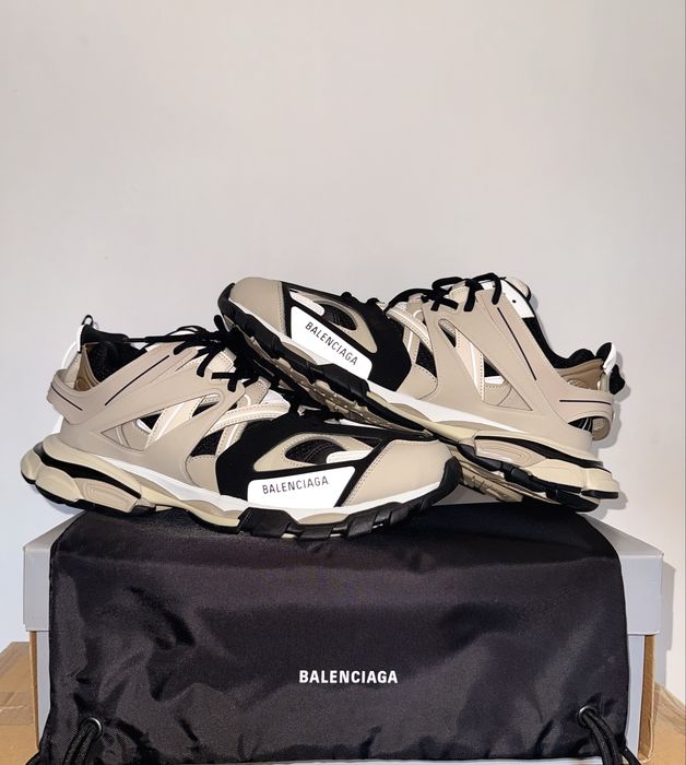 Balenciaga track 48