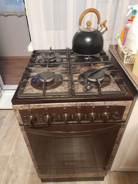 Продам газовую плиту