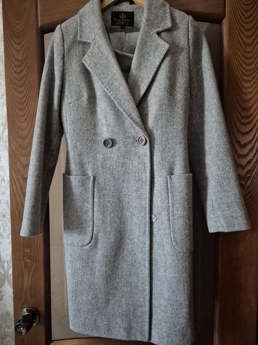 Продам женское пальто.