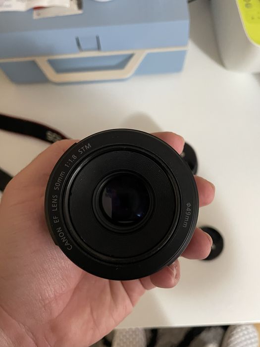 Aparat foto DSLR Canon EOS 2000D + obiective