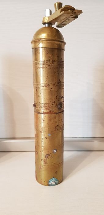 Старинна механична мелничка за кафе и подправки