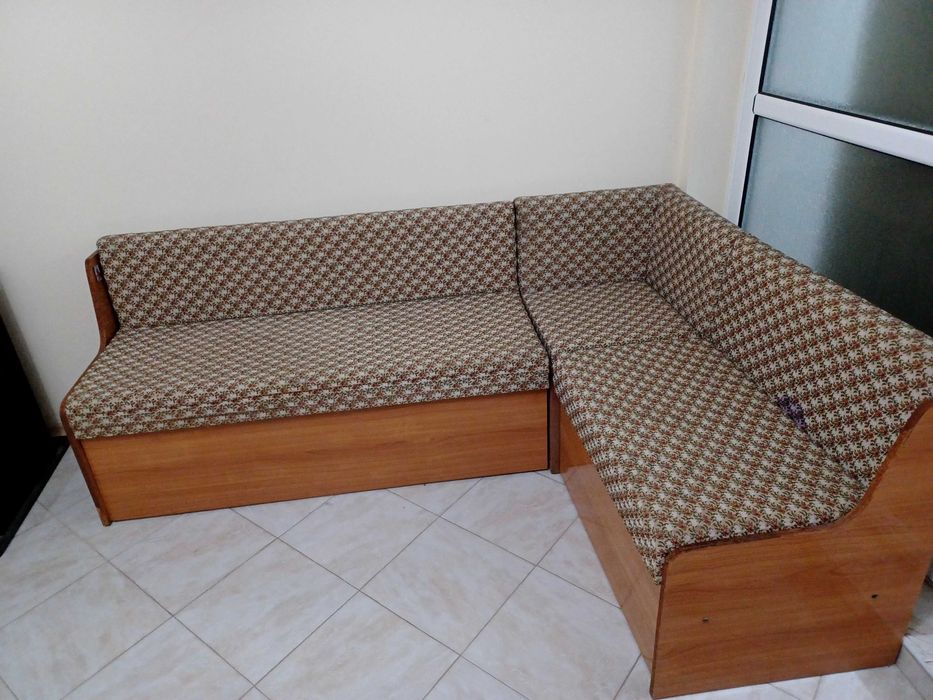 Ретро ъглов разтегателен диван