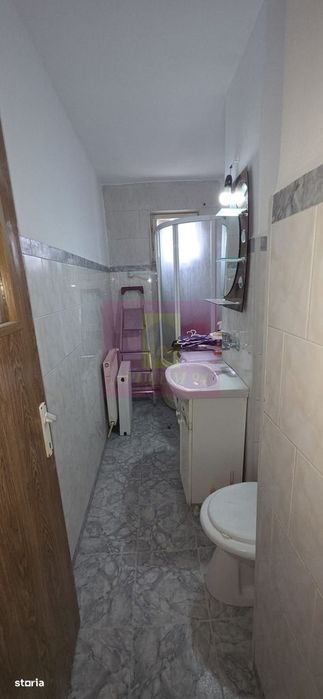 Apartament cu 3 camere de vanzare in Campina, central