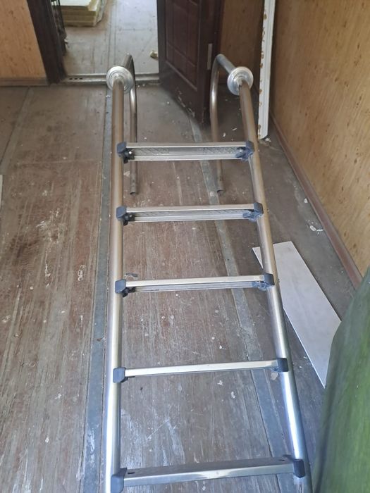 Продам дверь и лестницу