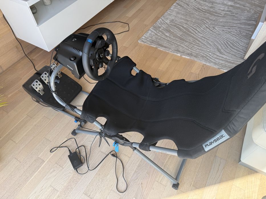 Volan Logitech G923 + Scaun gaming Logitech