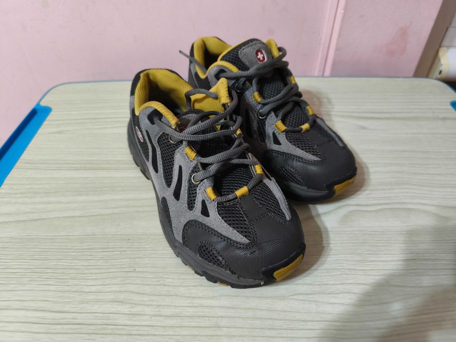 Swiss Gear туристичски обувки