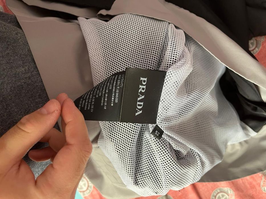 продам мужскуКуртку PRADA