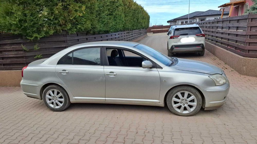Toyota AVENSIS 2004 înmatriculată pentru dezmembrare