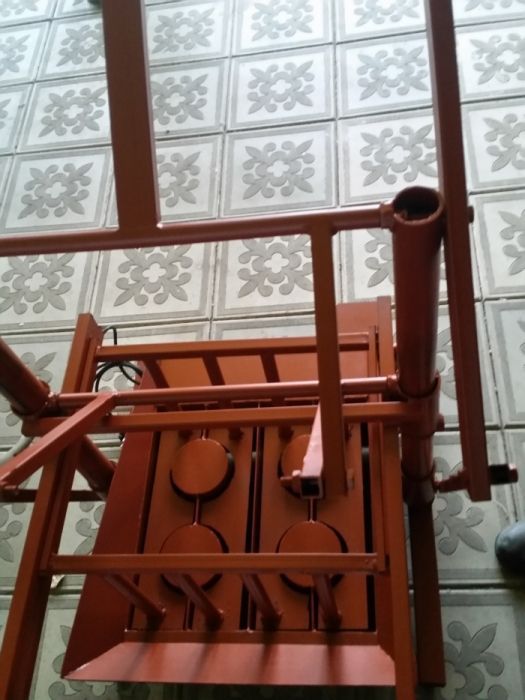 Станок для пескоблока.