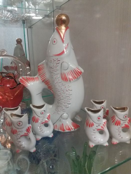 Фарфоровый набор "Рыбки" графин и 6 рюмок 50-60годов СССР.