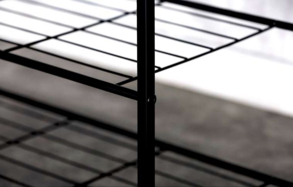 метална етажерка за обувки