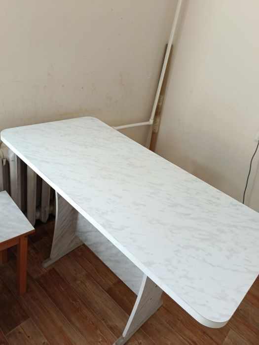 Продам стол кухонный