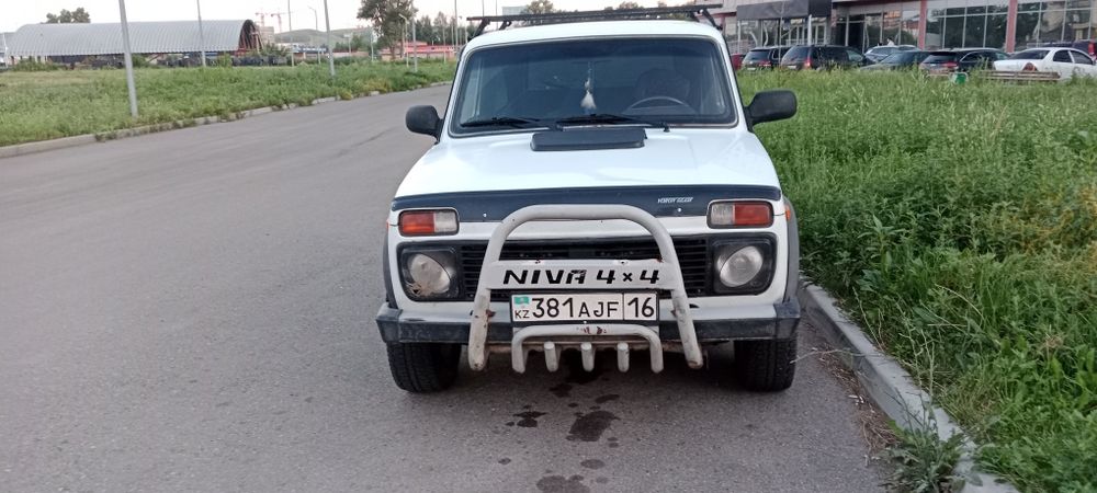 Нива с прицепом 21213