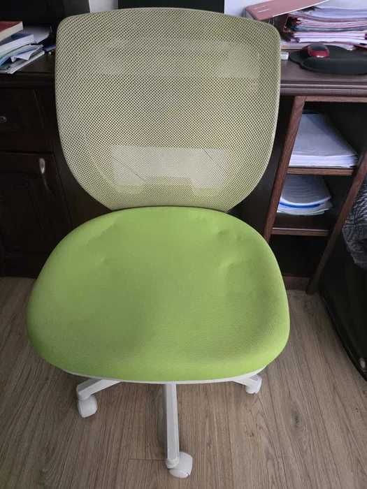 Scaun rotativ pentru copii - verde deschis – utilizat