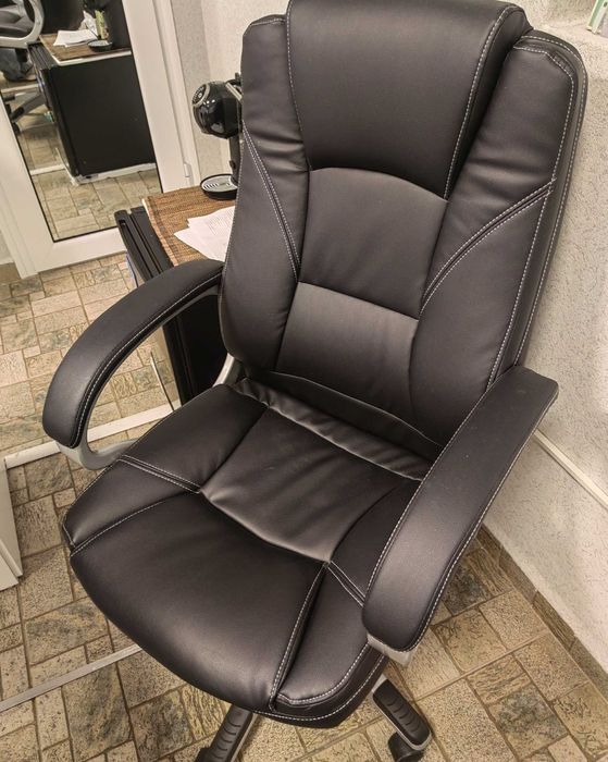 Кожени столове в перфектно състояние