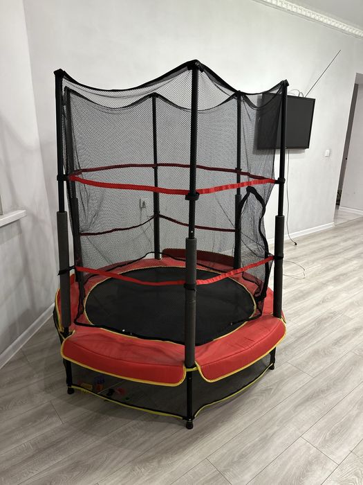 Продаётся детский батут с защитной сеткой