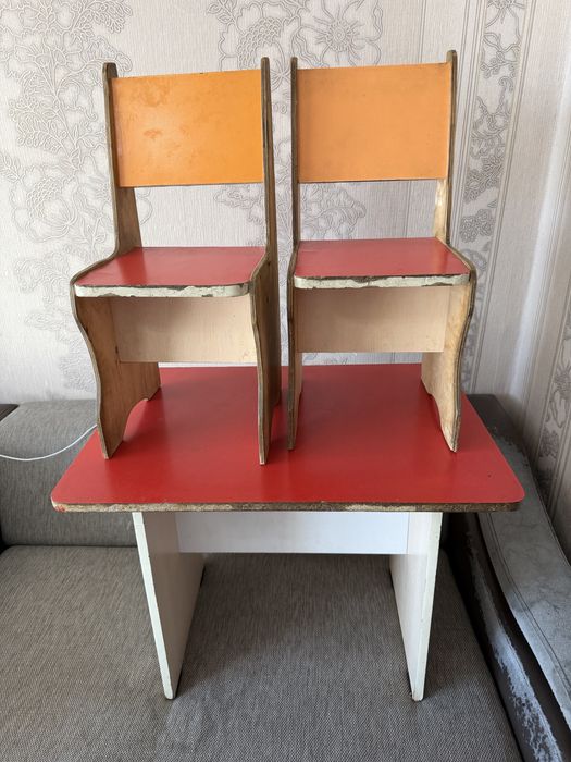 Детский стол со стульями