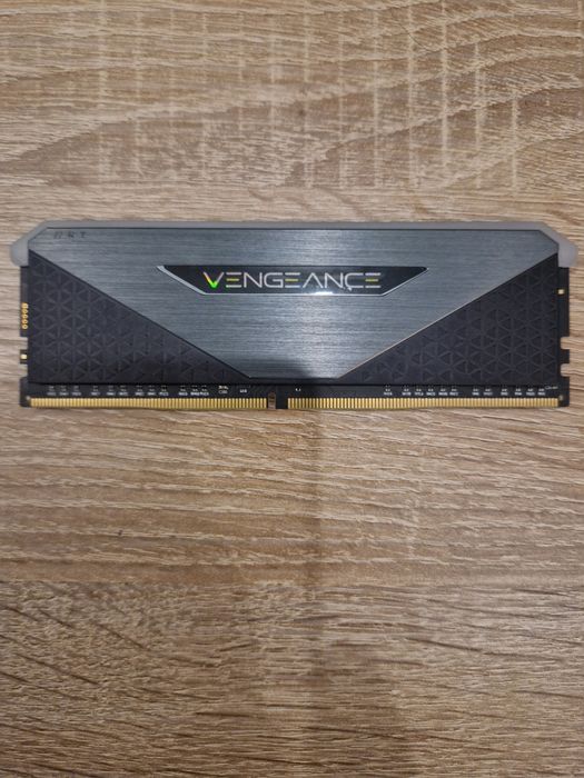 Ram 16 gb ddr4 3600 MHz Corsair Vengeance rgb