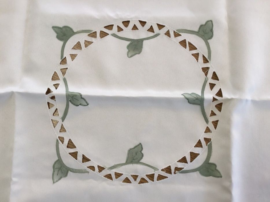 Față de masă rotunda d 87cm, noua, 4 șervețele, ovala, pătrata, petale