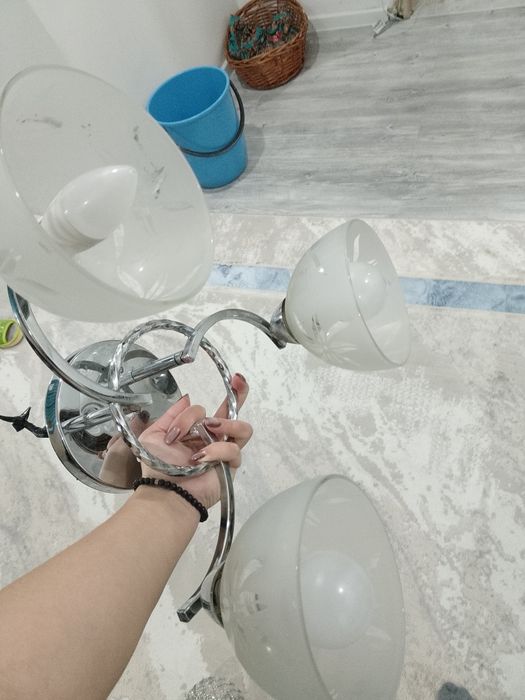 Продам люстру 3х рожковую