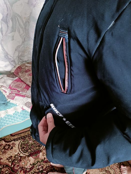 Продам зимнюю куртку на мальчика