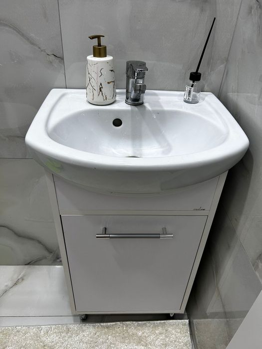 Продам раковину с тумбой!