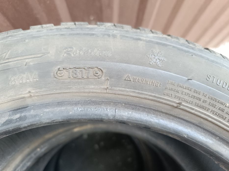 Продам зимние шины 215 55 R17