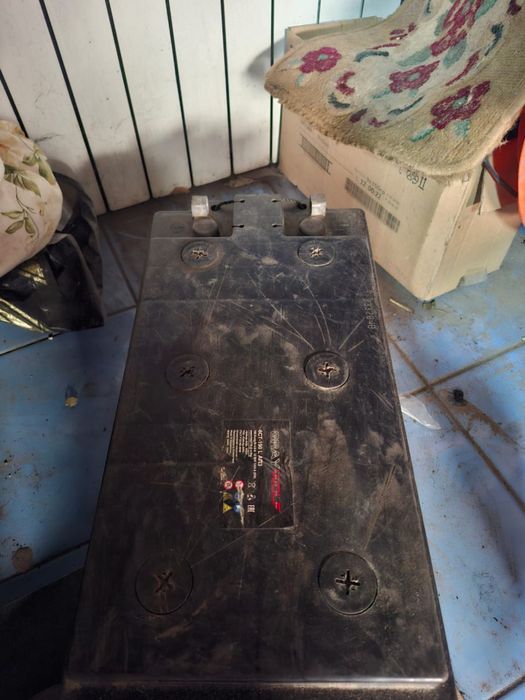 Продам акуммулятор 190А