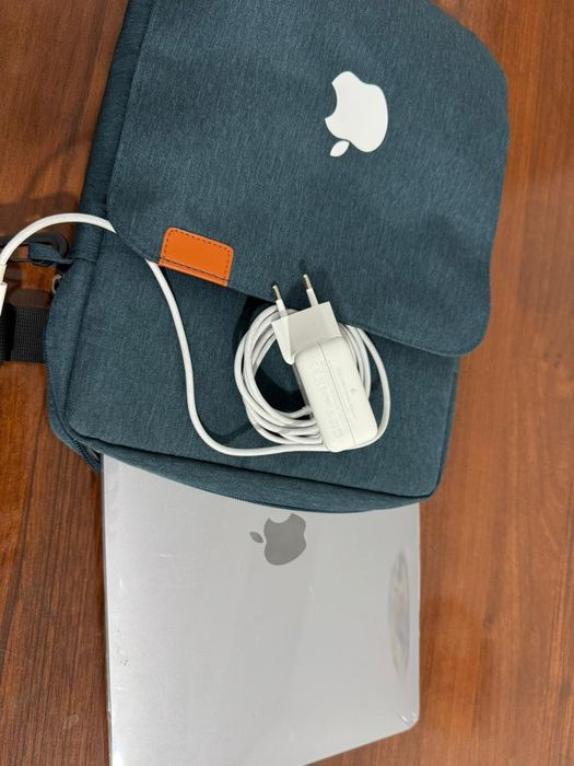 Макбук сатылады.