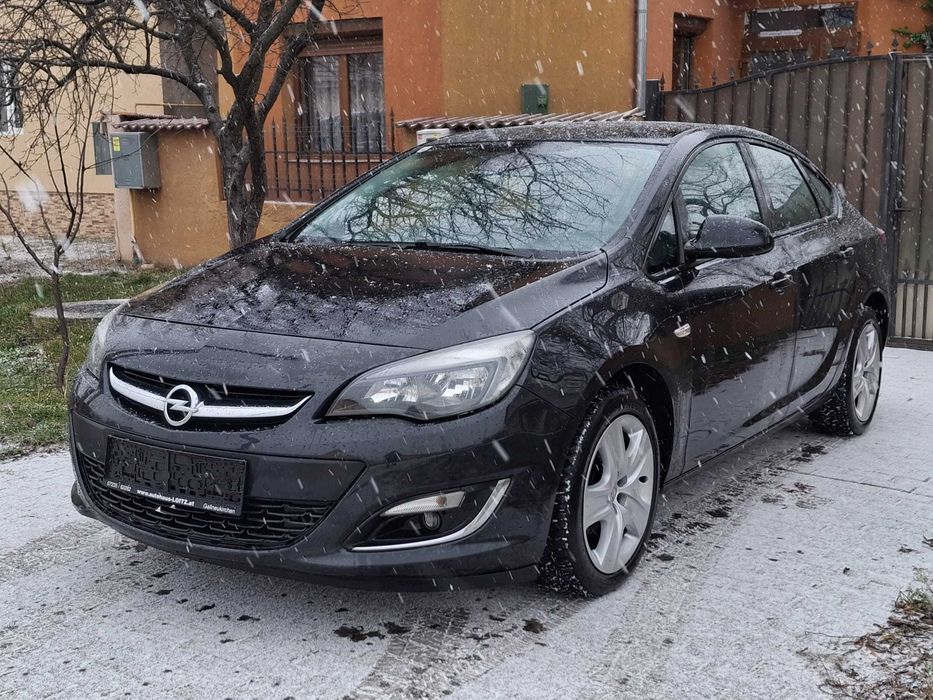 Opel Astra J - Limuzina  - 1.4 Turbo Benzina 140CP