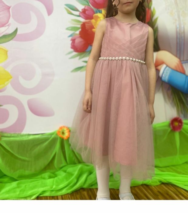 Платье 5-7 лет розовое,белое