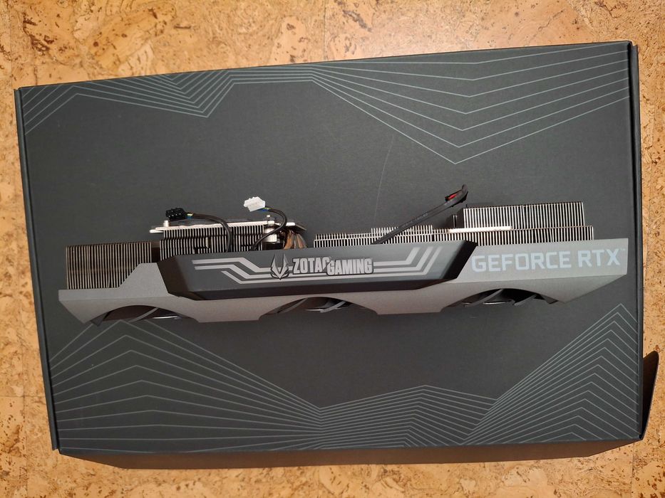 Продавам видеокарта ZOTAC GAMING GeForce RTX 3080 Trinity  12GB