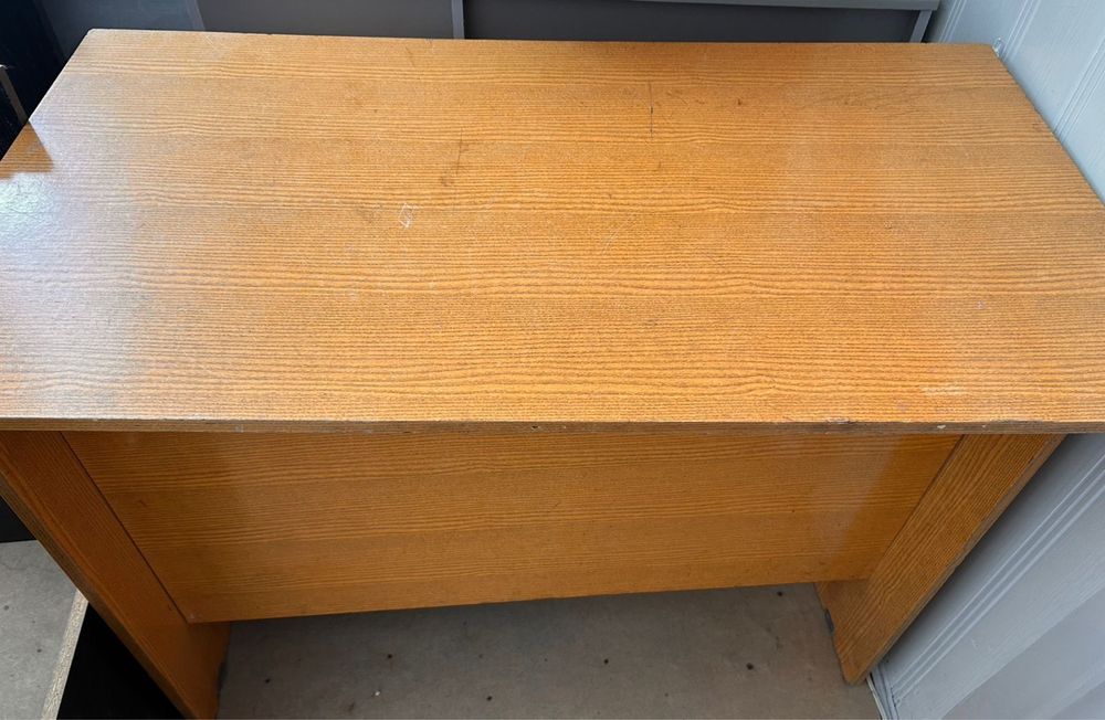 Отдам четыре стола