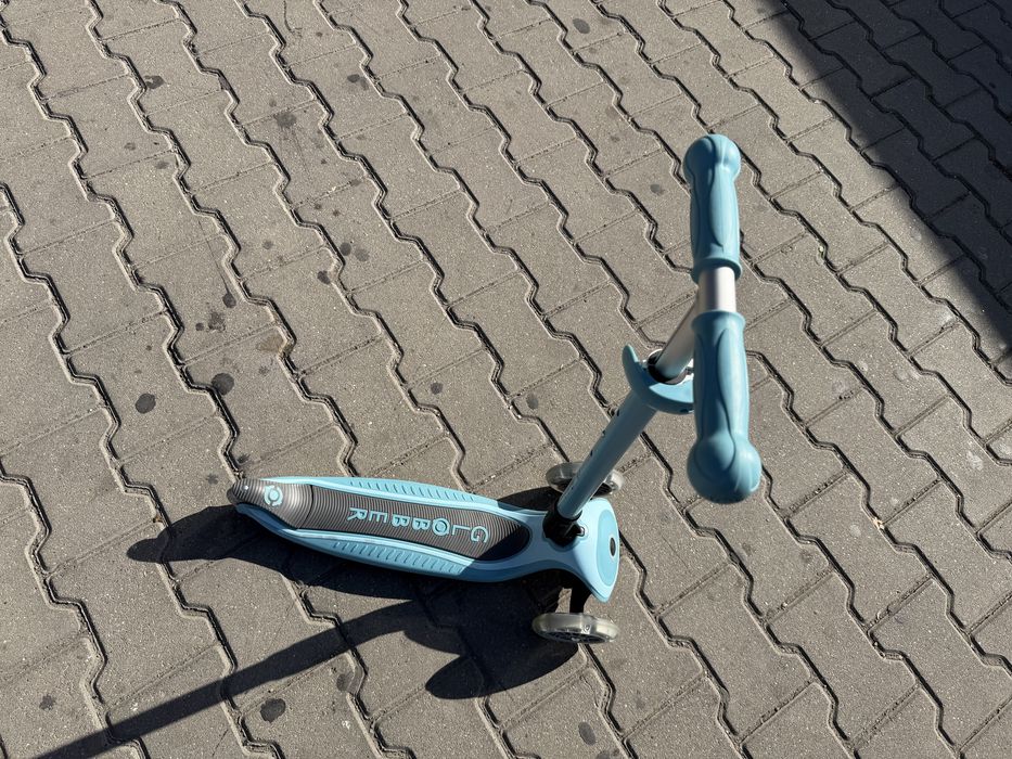 Trotineta Globber cu lumini si casca de protectie S
