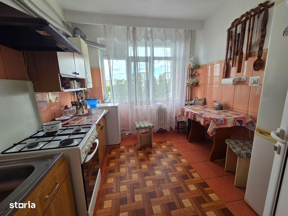 Apartament 3 camere, Decomandat, Etaj intermediar