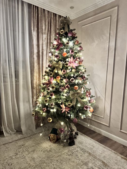 Елка с игрушками