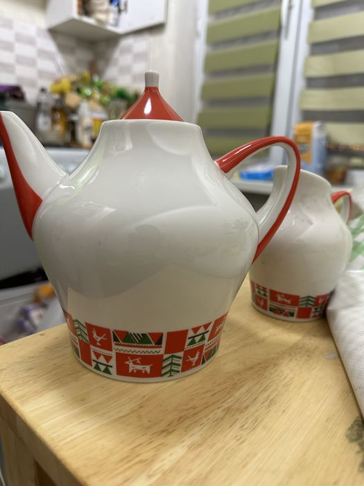 Чайник и молочник