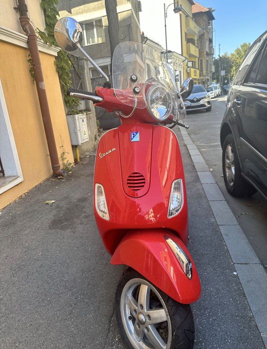 Scuter Piaggio Vespa LX-50 rosu, cu kit Mallossi fara limitator (70 km/h), topcase si parbriz
