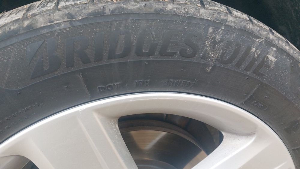 Автошина 215/55-17 все сезонный жақсы жағдайда сатылады.