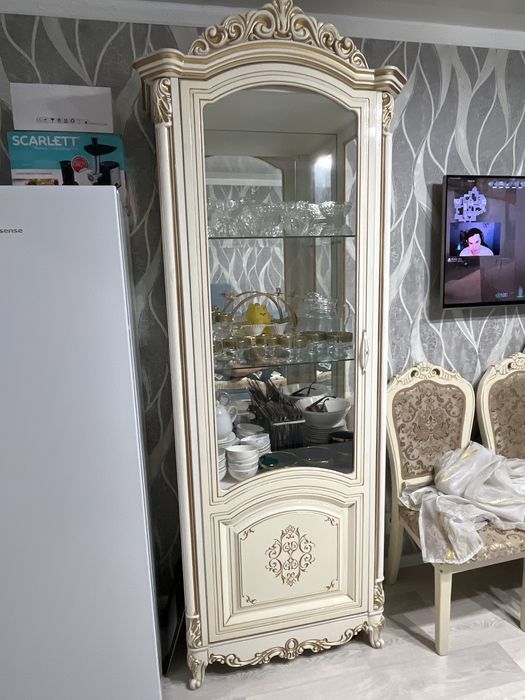 В продаже Шкаф-витрина