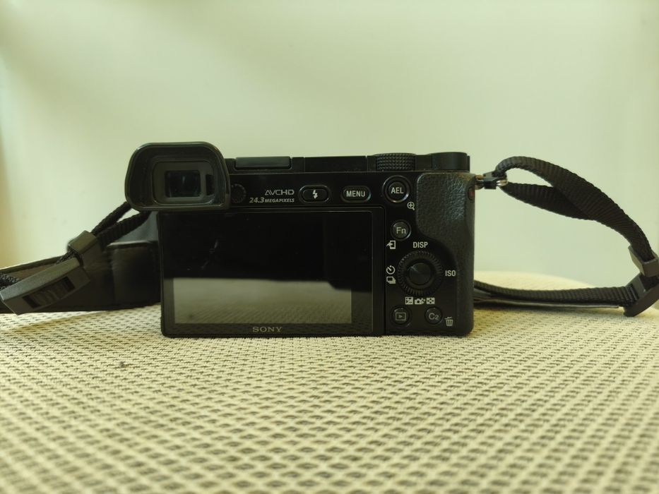 Продавам Sony a6000