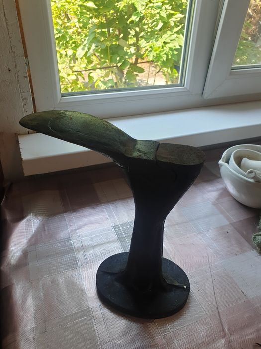 Лапа сапожная чугунная.