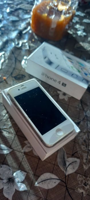 IPhone 4s в отличном состоянии