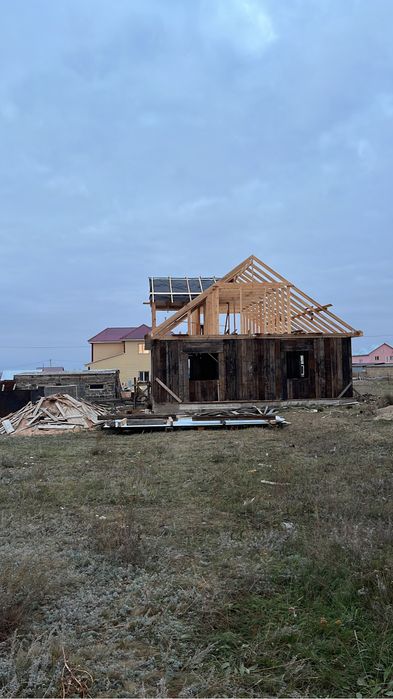 Дом недостроенный с мансаром на 6 дачи